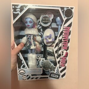 Monster high reproduction Abby nib (slight box damage barely noticeable)